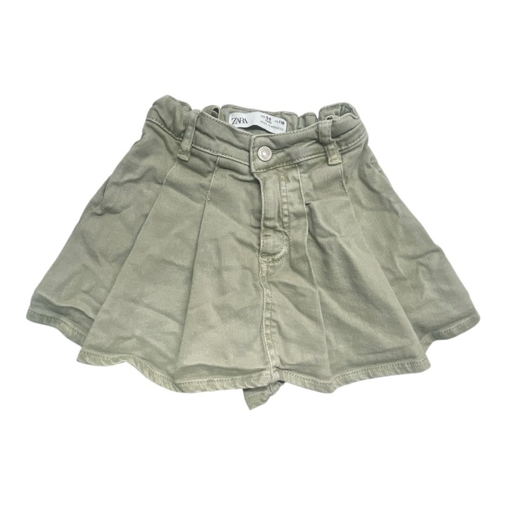 Zara Kids pleated skort in a light olive green color Size 5-6